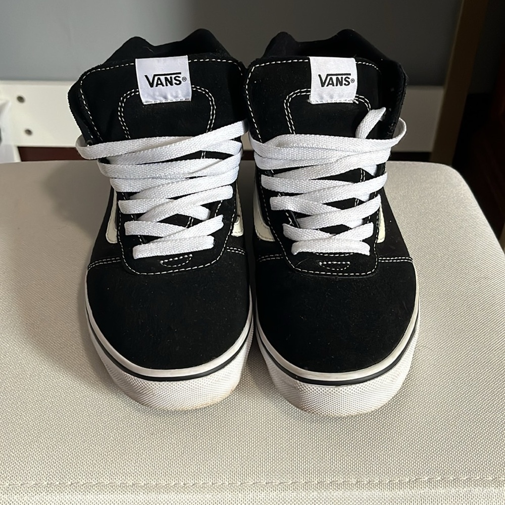 Vans - Picture 2 of 4